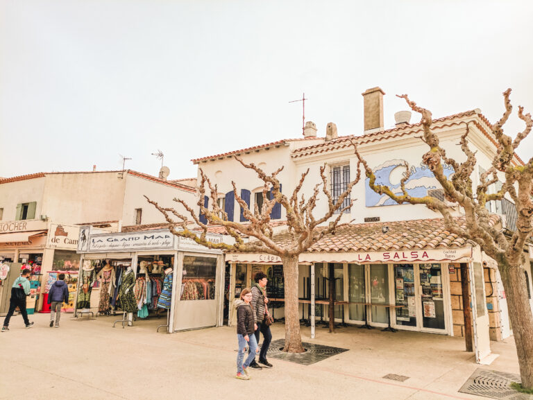 Les Saintes-Maries-de-la-Mer : l&rsquo;âme authentique de la Camargue