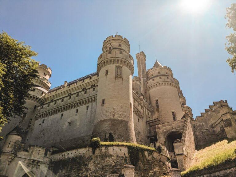 Le Château de Pierrefonds et son village