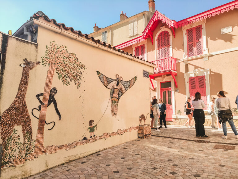 Les Sables-d&rsquo;Olonne : entre plage, port et art en coquillages