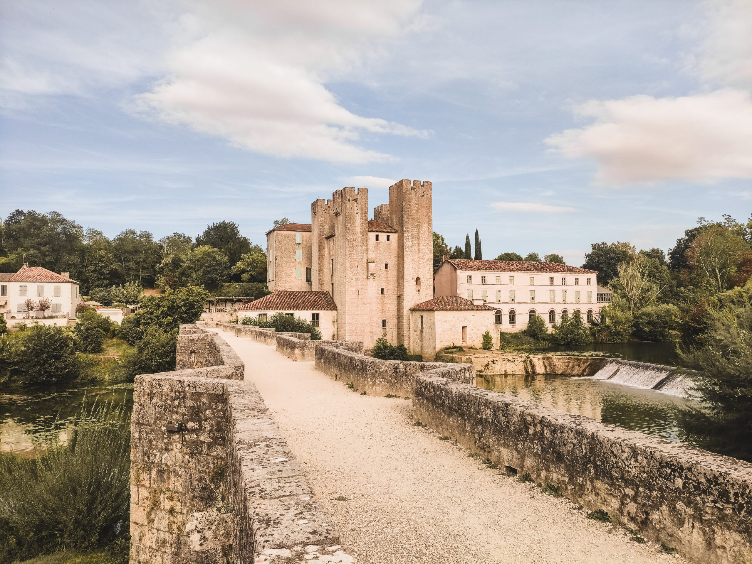 Le Moulin des Tours de Barbaste : le plus grand moulin fortifié de France