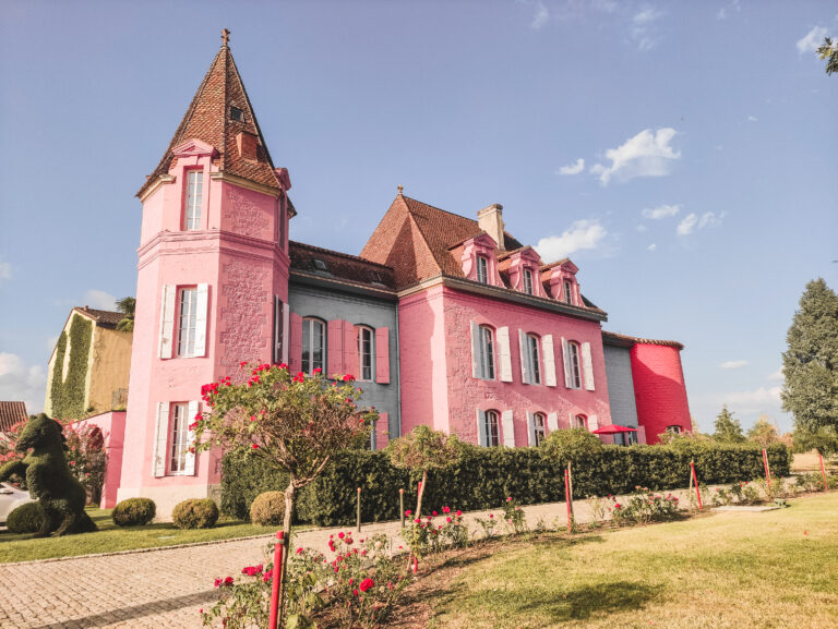 Le Château Stelsia : un château féerique et coloré dans le Lot-et-Garonne